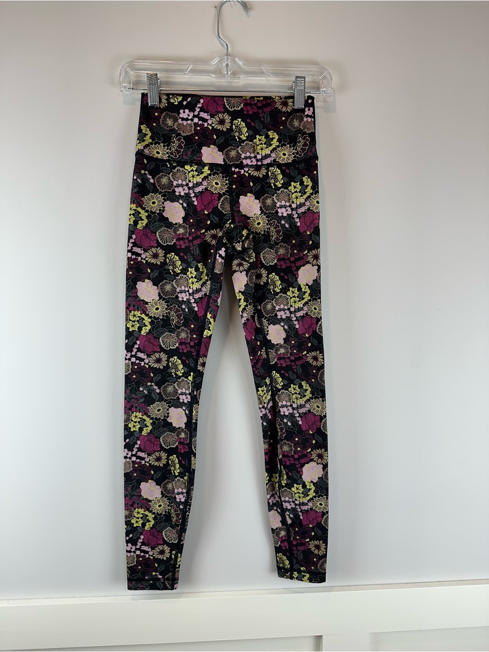 Lululemon Black Floral Fluorolace Winter Under Athletic Athleisure Tights Size 4